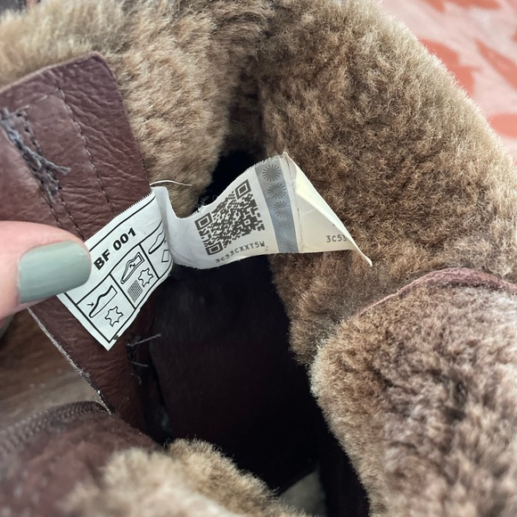 UGG size 7 leather and shearling boots - Picture 12 of 13